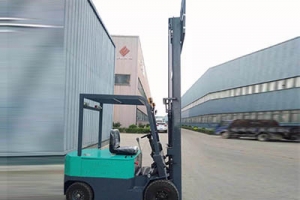 淺析雨季給電動四輪搬運(yùn)車帶來哪些損害?