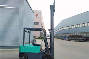 電動(dòng)叉車(chē)電池如何安全使用？