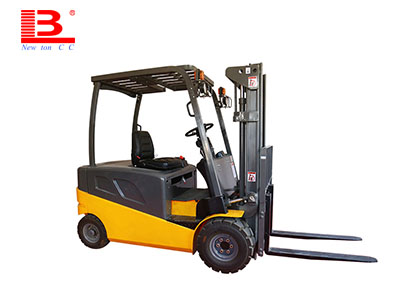 新型電動(dòng)叉車(chē)