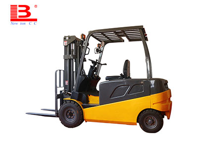 新型電動(dòng)叉車(chē)