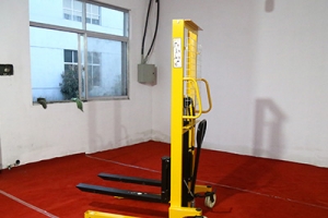 手動(dòng)堆高車(chē)“揮淚大甩賣(mài)”能維持多久？