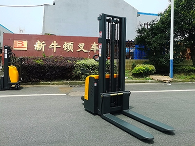 電動(dòng)堆高車