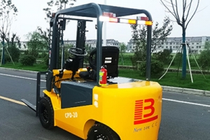 江蘇電動(dòng)叉車廠家如何建立正確的服務(wù)心態(tài)？
