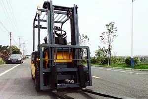 如何用儀器檢測(cè)電動(dòng)叉車的故障？