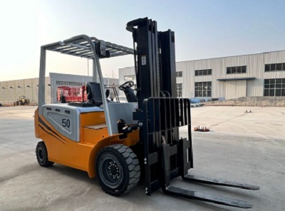 如何駕馭叉車，專注安全輕松完成工作？
