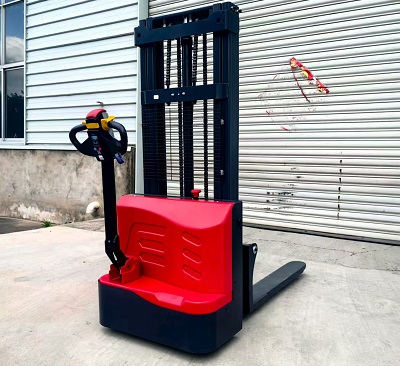 全電動(dòng)堆高車