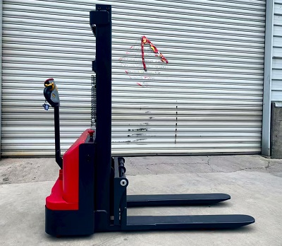 全電動(dòng)堆高車